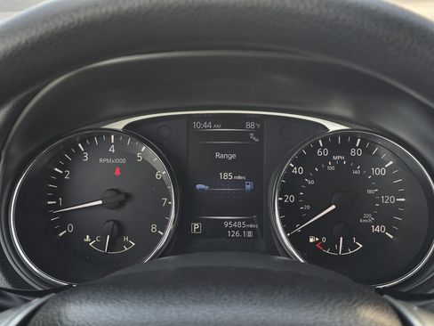 Used 2016 Nissan Rogue SV w/ SV Premium Package FWD image 18
