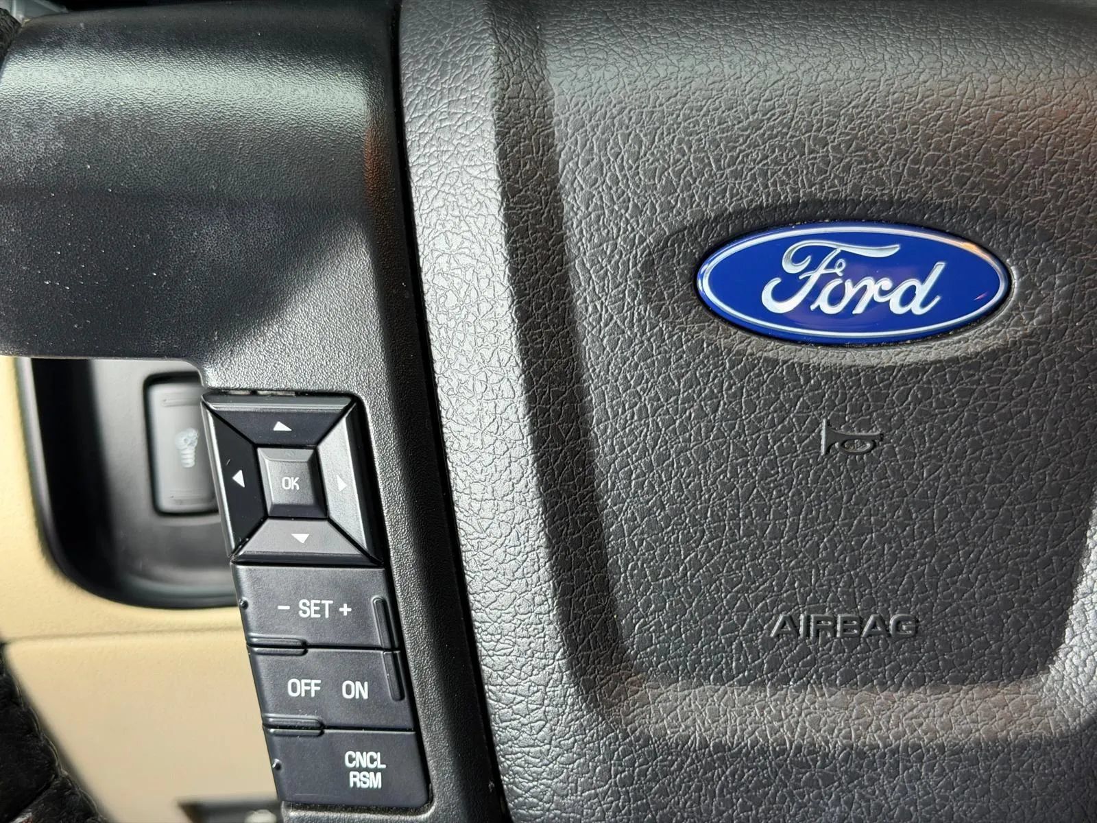 Used 2017 Ford Expedition XLT w/ Equipment Group 202A RWD image 34