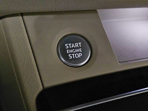 Used 2018 Audi Q5 2.0T Premium Plus w/ Premium Plus Package AWD/4WD image 36