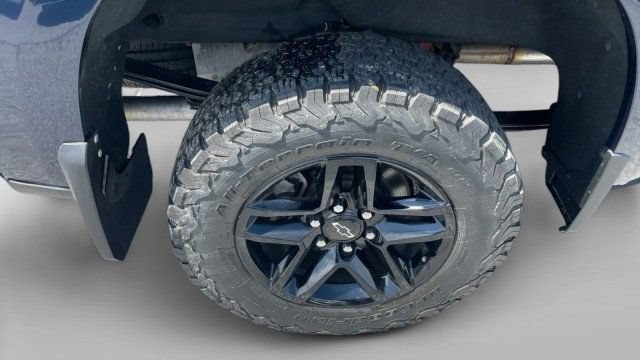 Used 2020 Chevrolet Silverado 1500 LT Trail Boss AWD/4WD image 3