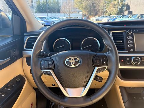 Used 2016 Toyota Highlander Limited image 29