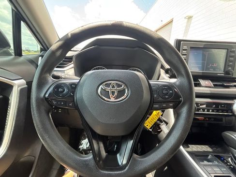 Used 2021 Toyota RAV4 LE FWD image 16