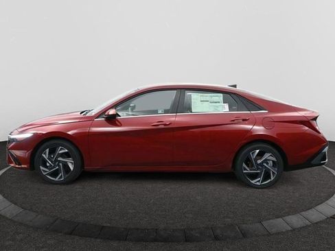 Used 2025 Hyundai Elantra SEL image 4