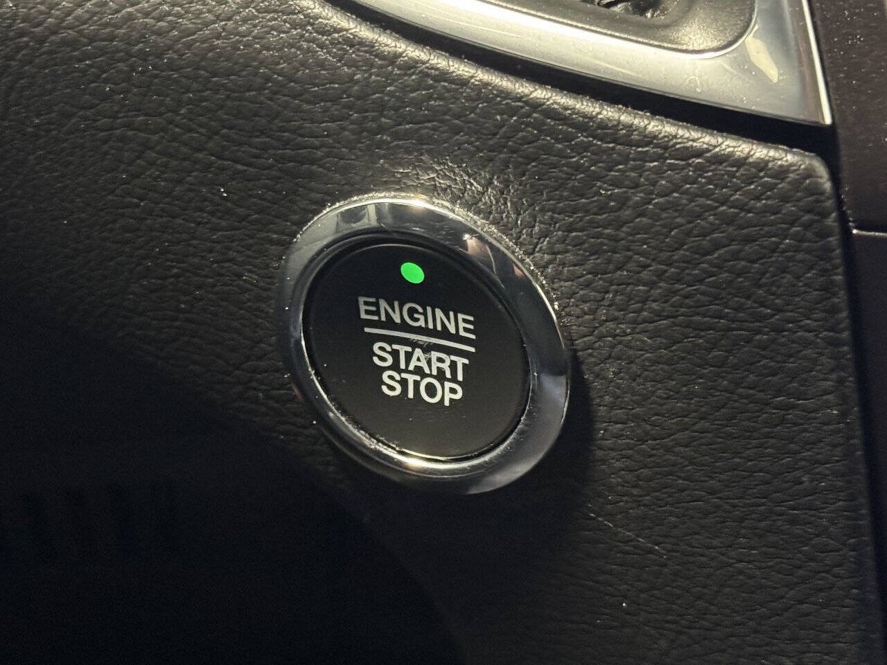 Used 2019 Ford Edge Titanium w/ Equipment Group 301A AWD/4WD image 36
