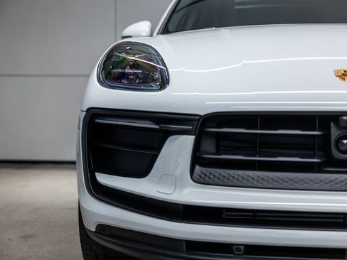 Certified 2026 Porsche Macan AWD/4WD image 13