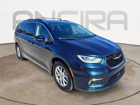 Used 2022 Chrysler Pacifica Touring-L image 3
