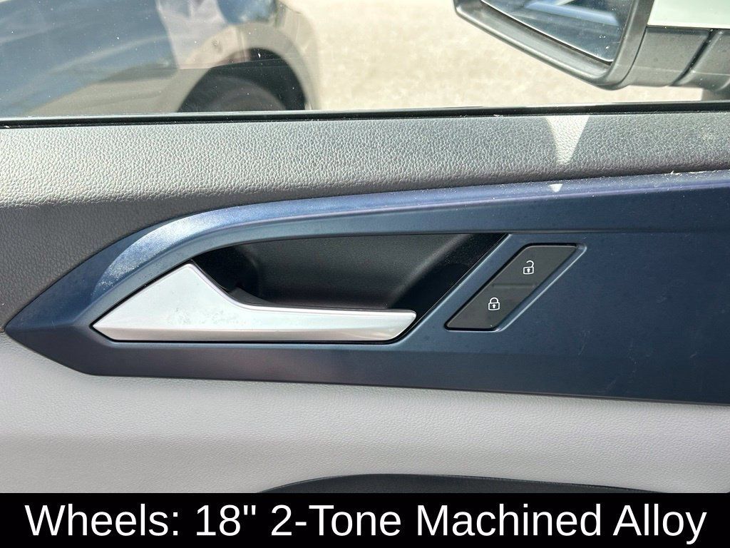 Used 2023 Volkswagen Taos SE w/ Black Wheel Package FWD image 17