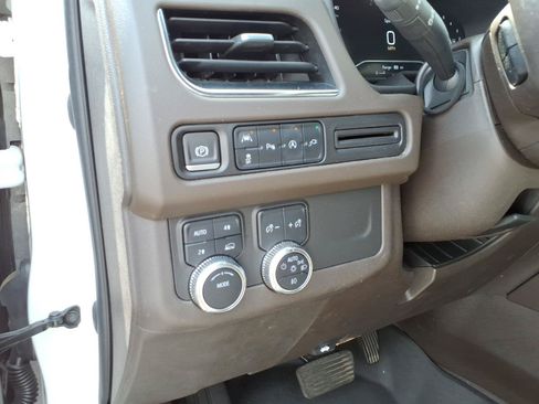 Used 2022 GMC Yukon SLE AWD/4WD image 8