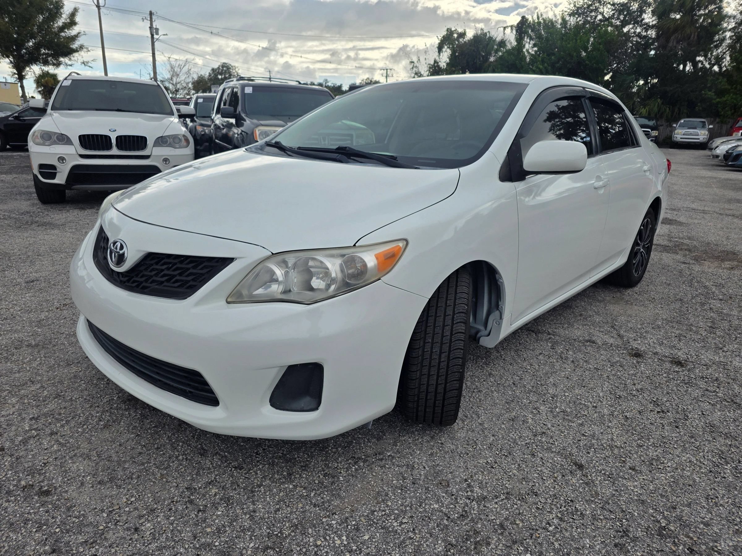 Used 2013 Toyota Corolla LE FWD image 3