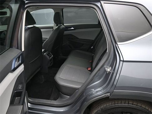 Used 2024 Volkswagen Taos SE image 29