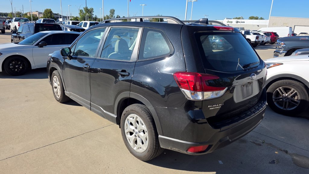 Used 2021 Subaru Forester AWD/4WD image 3