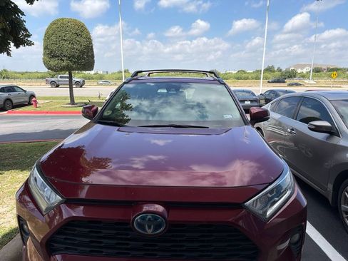 Used 2021 Toyota RAV4 XLE Premium AWD/4WD image 2
