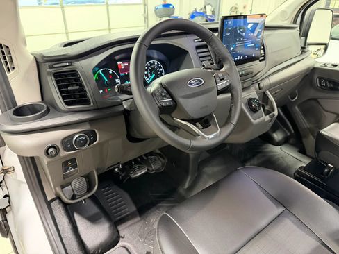 Used 2023 Ford E-Transit Medium Roof RWD image 9