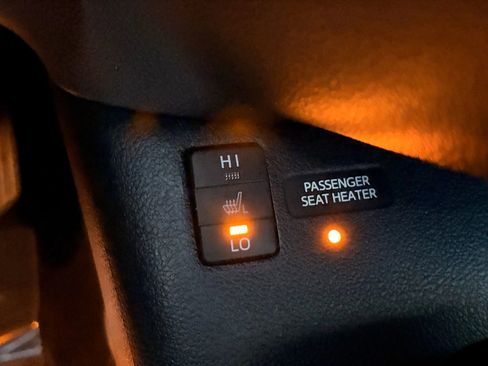 Used 2017 Toyota Prius Prime Premium image 33