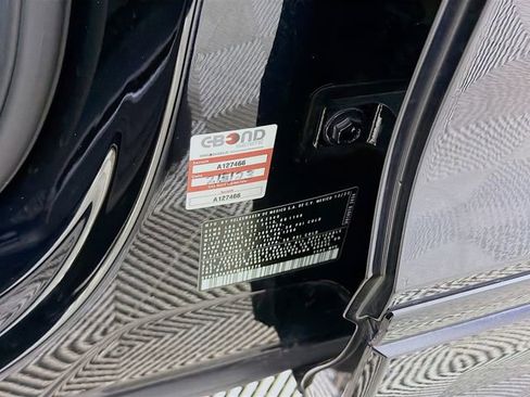 Used 2023 Volkswagen Tiguan SE R-Line image 32