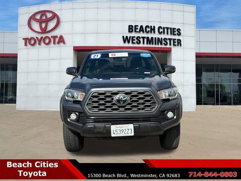 Used 2021 Toyota Tacoma TRD Off-Road w/ Technology Package AWD/4WD image 4