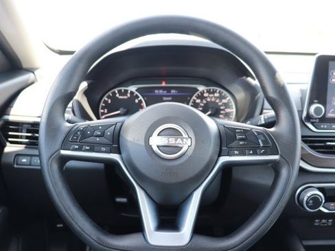 Used 2024 Nissan Altima 2.5 SV FWD image 18