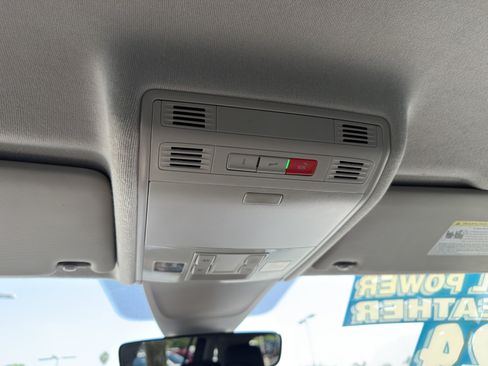 Used 2024 Volkswagen Tiguan SE FWD image 39