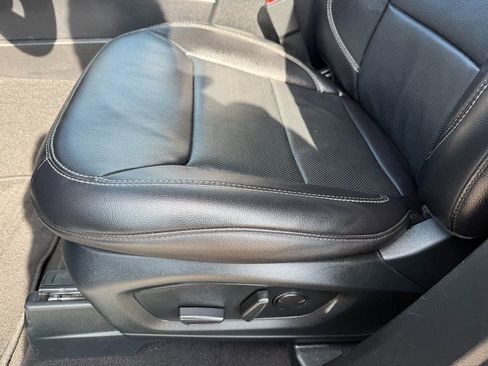 Used 2023 Ford Explorer Limited image 23