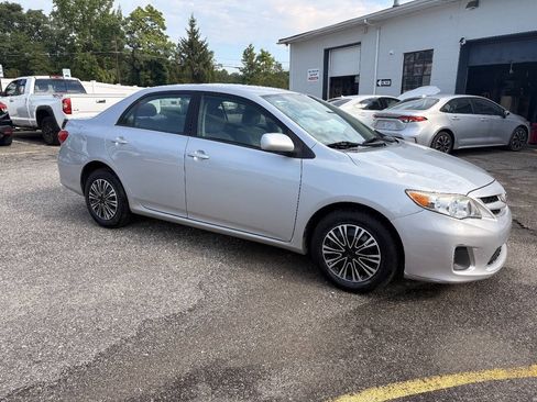 Used 2011 Toyota Corolla LE FWD image 5