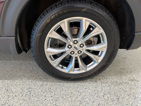 Used 2023 Ford Explorer XLT w/ Equipment Group 202A image 9