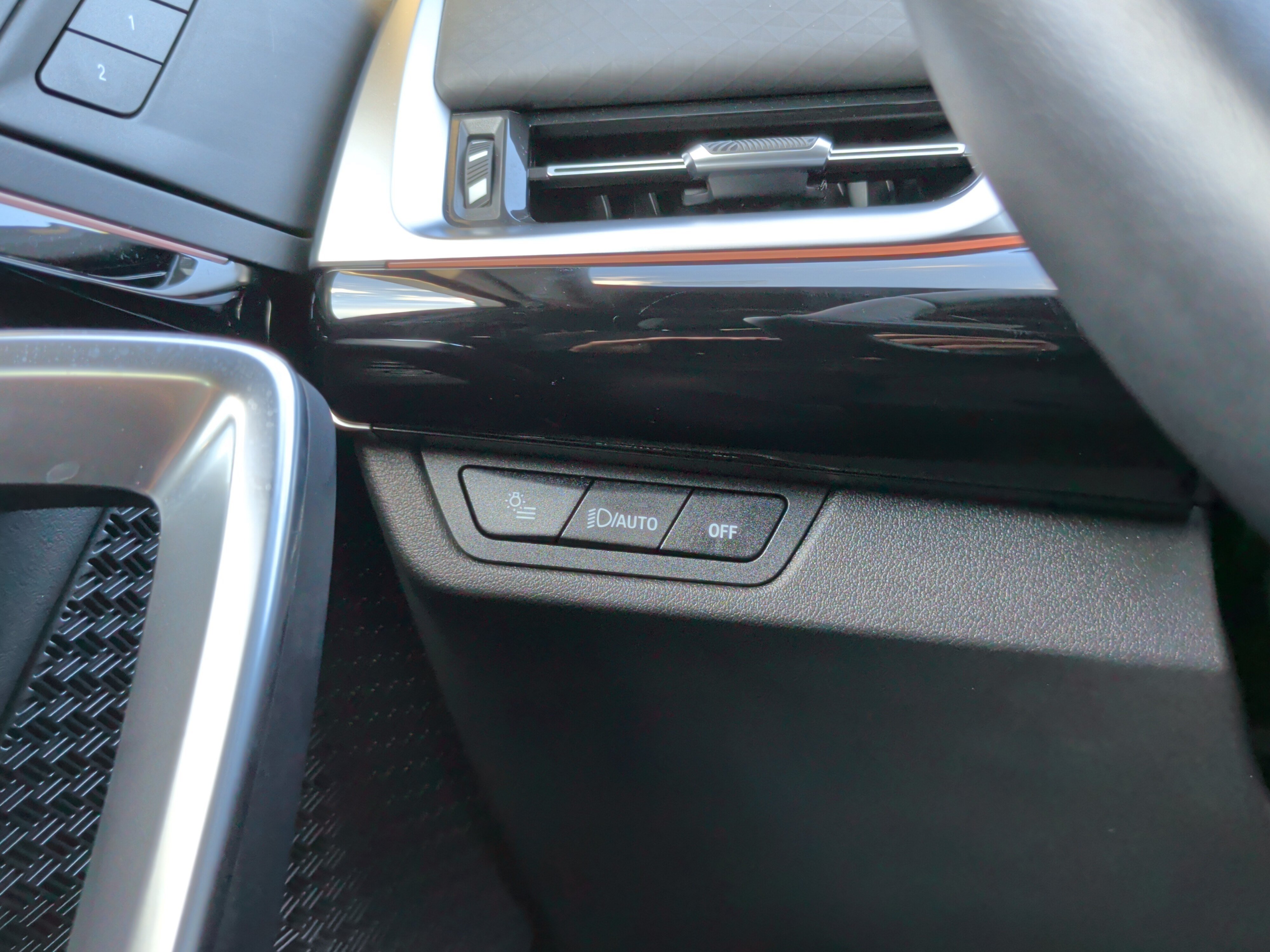 Used 2025 BMW X2 xDrive28i AWD/4WD image 26