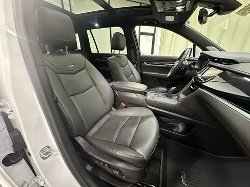 Used 2024 Cadillac XT6 Sport w/ Technology Package image 18