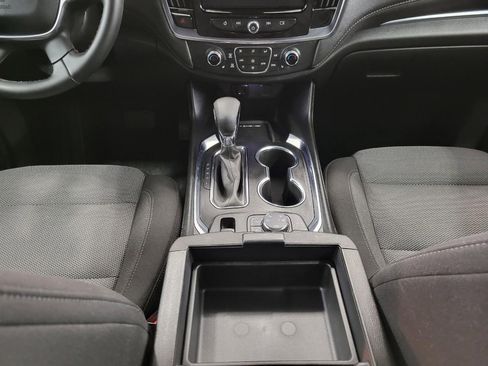Used 2023 Chevrolet Traverse LT image 18