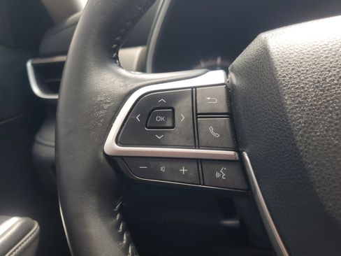 Used 2022 Toyota Highlander XLE AWD/4WD image 23