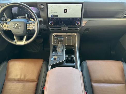 Used 2024 Lexus GX 550 image 10