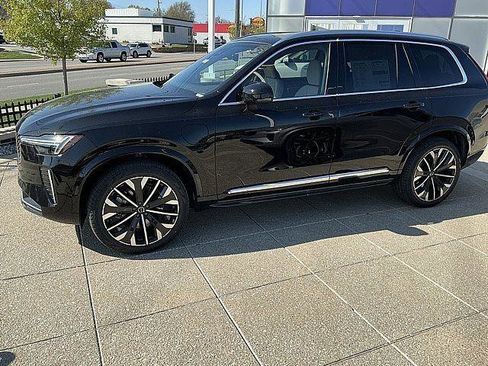 New 2026 Volvo XC90 T8 Plus w/ Protection Package Premier AWD/4WD image 11