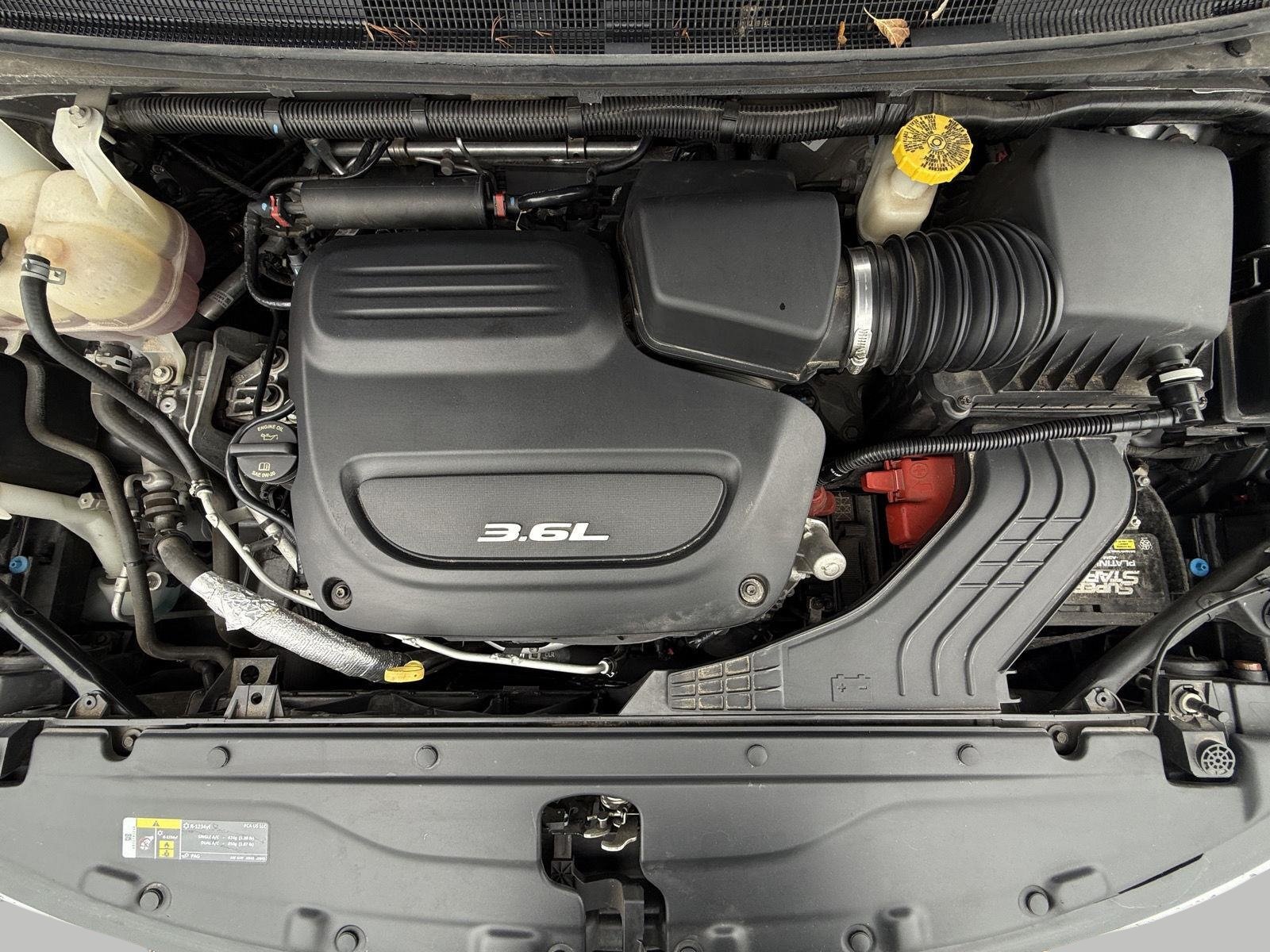 Used 2018 Chrysler Pacifica Touring-L Plus FWD image 15