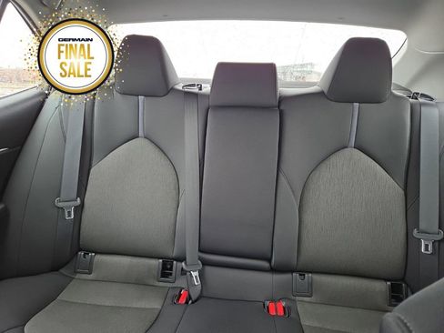 Used 2022 Toyota Camry LE image 18