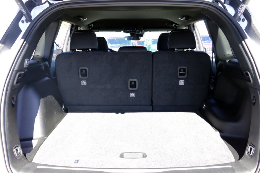 New 2025 Jeep Grand Cherokee Laredo w/ Luxury Tech Group I RWD image 21
