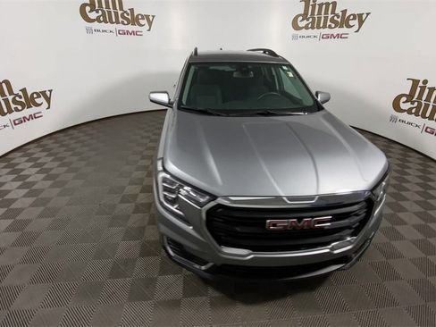 Used 2023 GMC Terrain SLE w/ Driver Convenience Package image 3