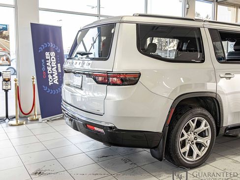 Used 2022 Jeep Wagoneer Series II w/ Flexible Seating Group image 12