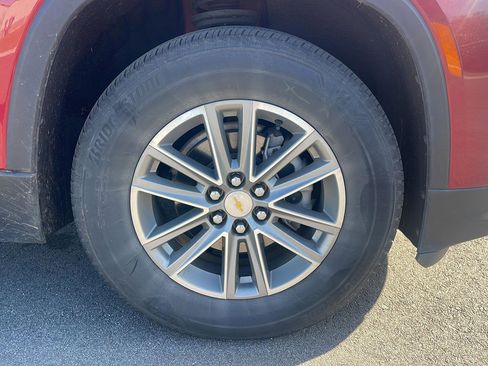 Used 2023 Chevrolet Traverse LT image 9