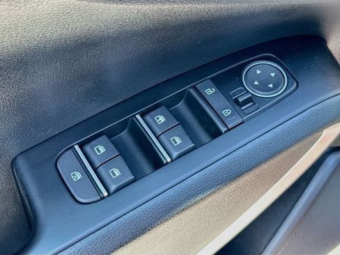 Used 2023 Kia Soul LX w/ Option Group 015 FWD image 25