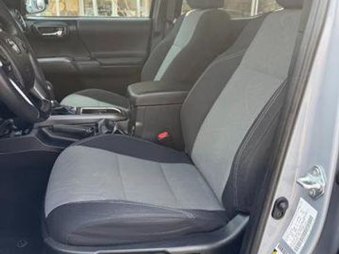 Used 2021 Toyota Tacoma TRD Off-Road w/ Technology Package image 7