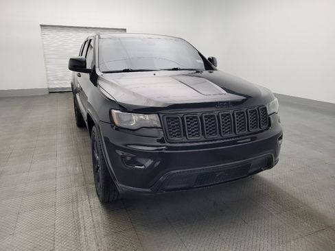 Used 2020 Jeep Grand Cherokee Altitude image 14