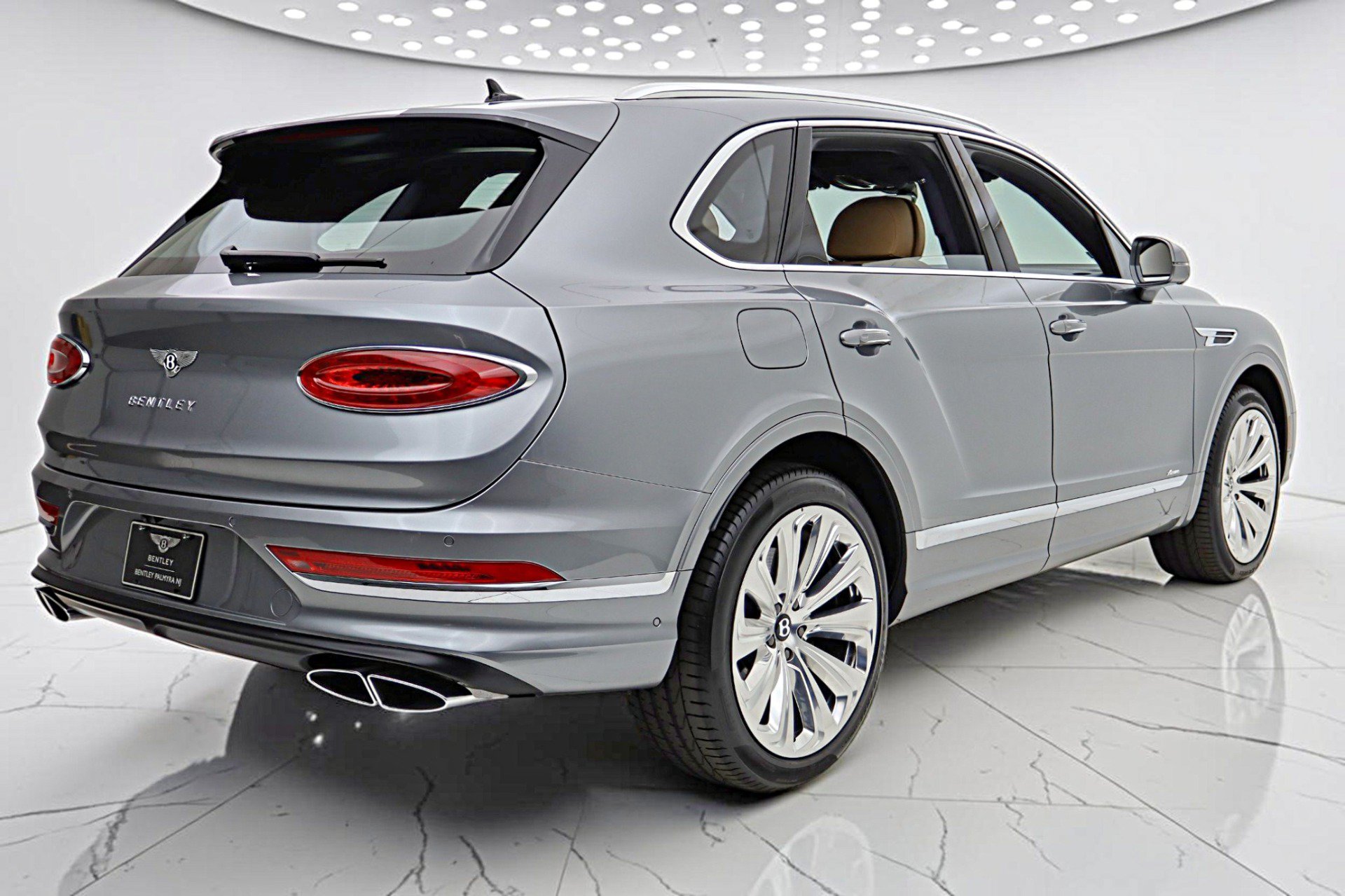 Used 2025 Bentley Bentayga AWD/4WD image 12