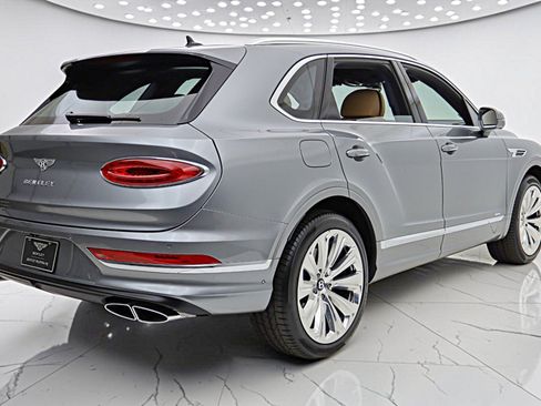 Used 2025 Bentley Bentayga AWD/4WD image 12
