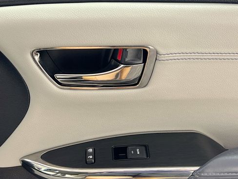 Used 2014 Toyota Avalon Limited image 32