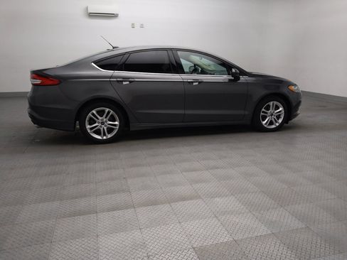 Used 2018 Ford Fusion SE w/ Fusion SE Technology Package FWD image 10
