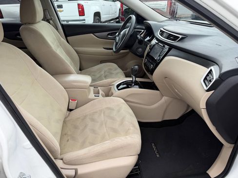 Used 2016 Nissan Rogue SV w/ SV Premium Package FWD image 16
