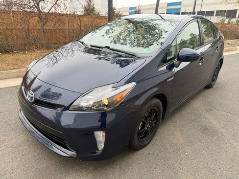Used 2015 Toyota Prius Three image 2