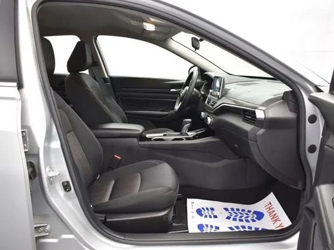 Used 2024 Nissan Altima 2.5 SV FWD image 16