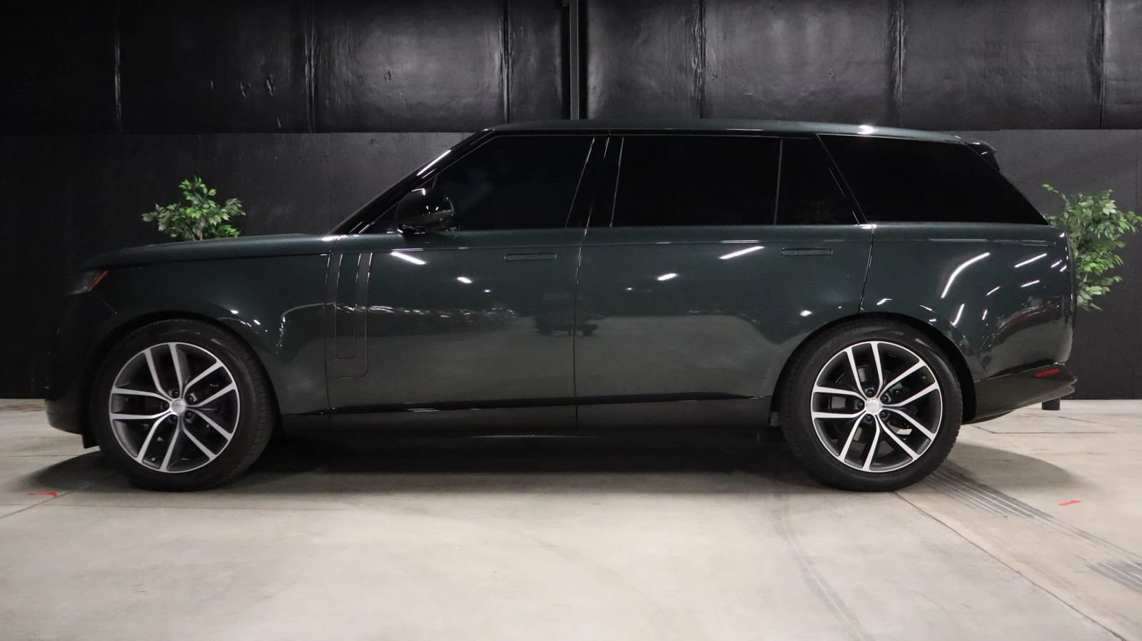 Used 2025 Land Rover Range Rover Long Wheelbase SE AWD/4WD image 39