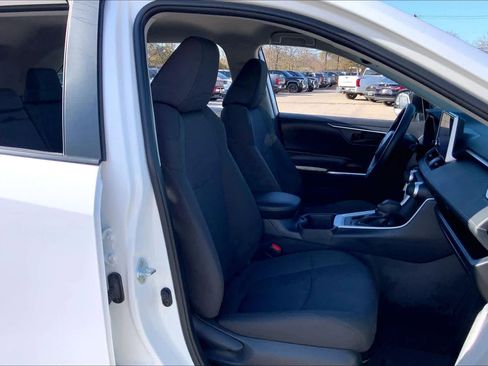 Used 2024 Toyota RAV4 LE image 8