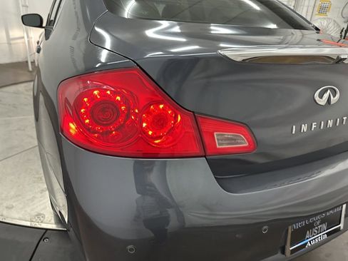 Used 2011 INFINITI G37 Journey w/ Premium Pkg image 28